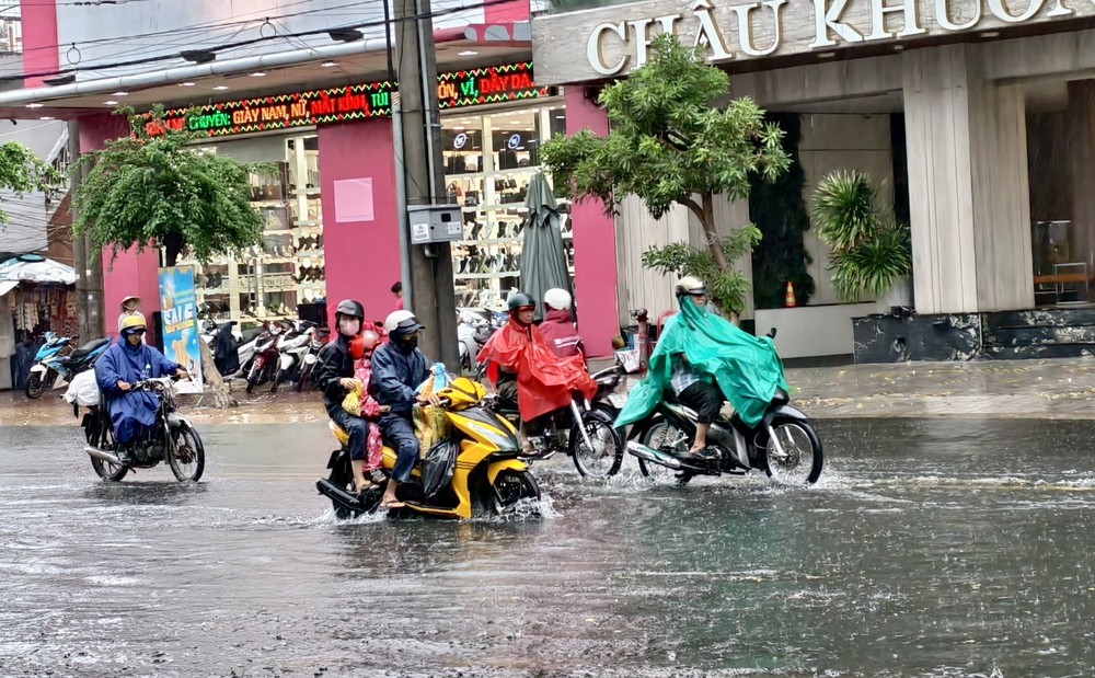 Cục bộ mưa lớn ở 5 tỉnh phía Bắc, đề phòng lũ quét, sạt lở đất - Ảnh 3.