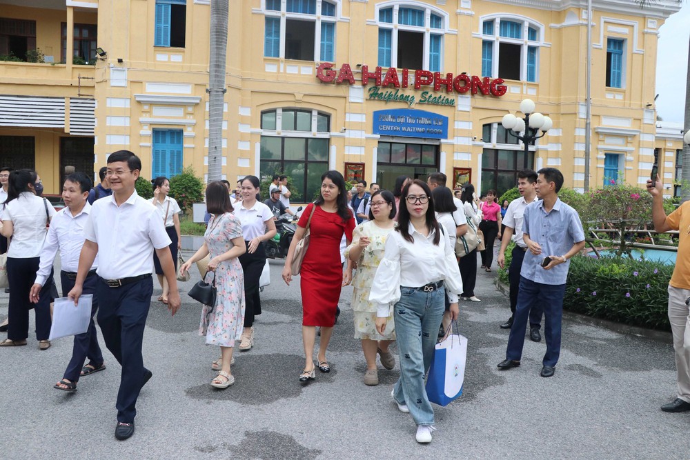 Hải Phòng thí điểm đưa đón cán bộ, công chức đi làm bằng tàu hỏa - Ảnh 4.