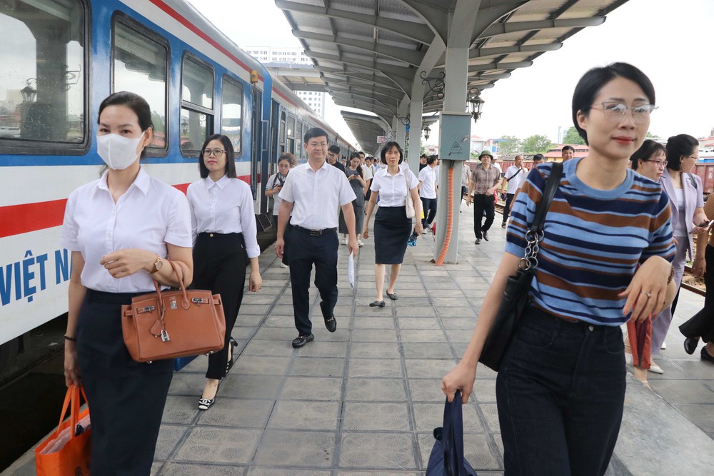 Hải Phòng thí điểm đưa đón cán bộ, công chức đi làm bằng tàu hỏa - Ảnh 5.