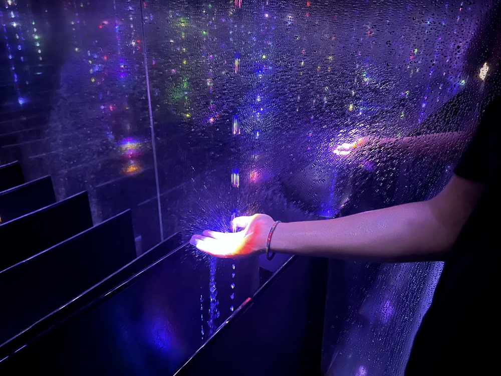 Trải nghiệm thế giới kỳ ảo trong “thiên đường ánh sáng” tại teamLab Planets (chị Hằng biên tập) - Ảnh 14.