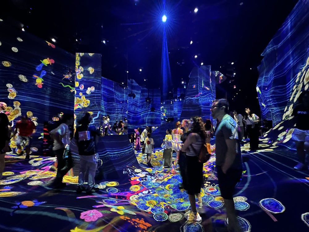 Trải nghiệm thế giới kỳ ảo trong “thiên đường ánh sáng” tại teamLab Planets (chị Hằng biên tập) - Ảnh 3.