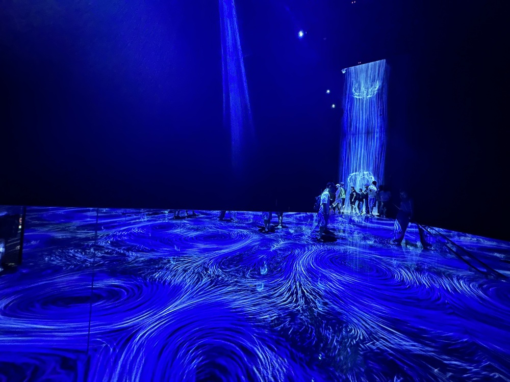 Trải nghiệm thế giới kỳ ảo trong “thiên đường ánh sáng” tại teamLab Planets (chị Hằng biên tập) - Ảnh 4.