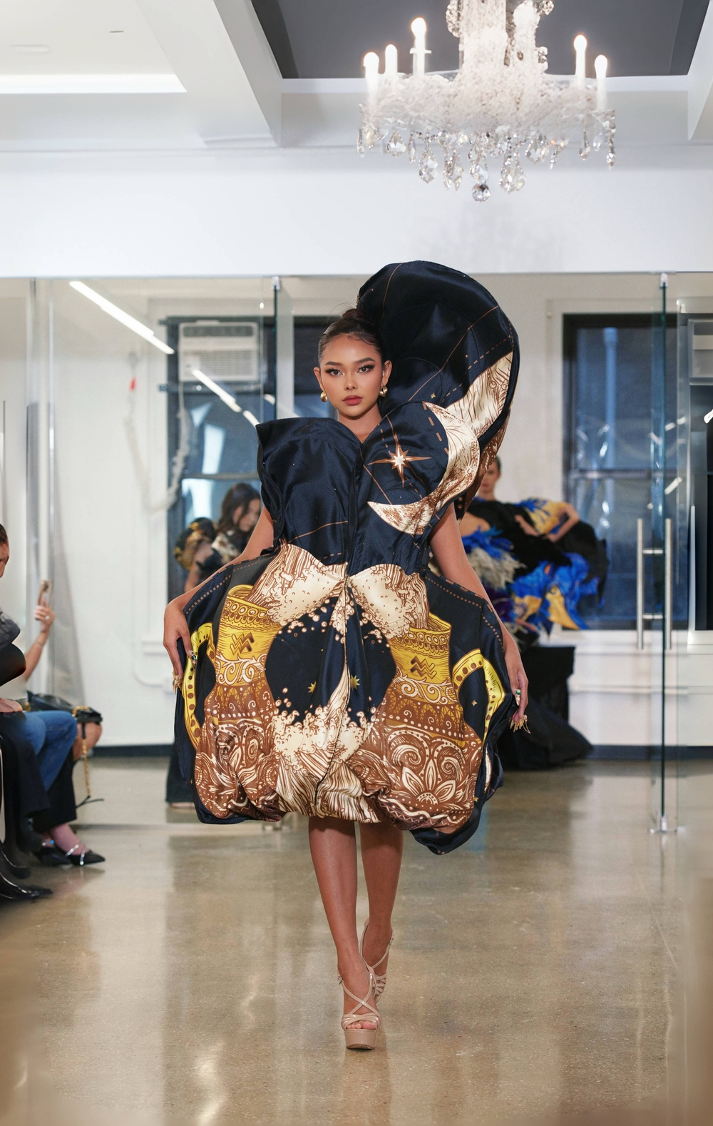 NTK Khang Lê giới thiệu &quot;The Horoscopes&quot; tại New York Couture Fashion Week - Ảnh 3.