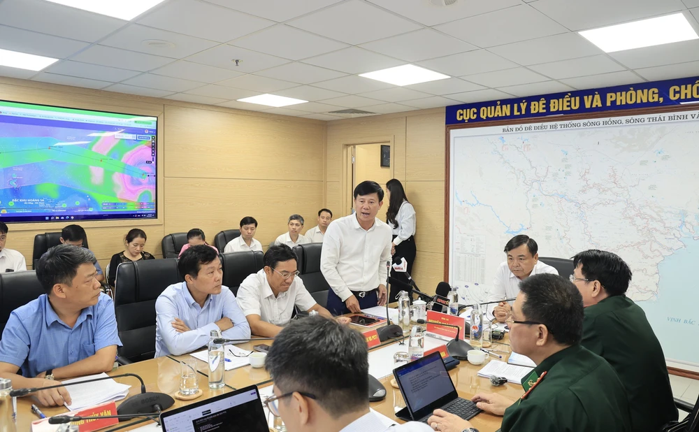 Ứng phó bão số 9: Bảy tỉnh, thành phố triển khai việc đảm bảo an toàn hệ thống đê điều - Ảnh 3.