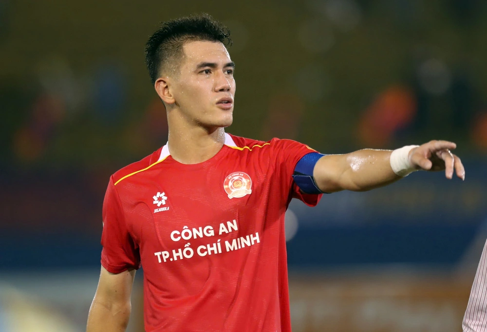 Bóng lăn trên bàn phím: Tiến Linh, Viktor Lê, Hoàng Đức được cư dân mạng khen nức nở - Ảnh 1.