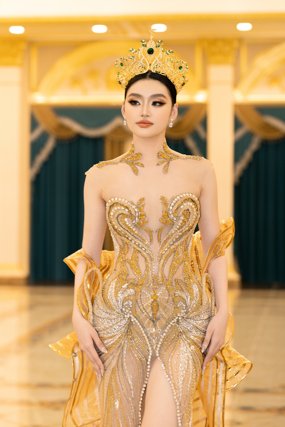 Send-off Hoa hậu Yến Nhi thi Miss Grand International 2025 - Ảnh 1.