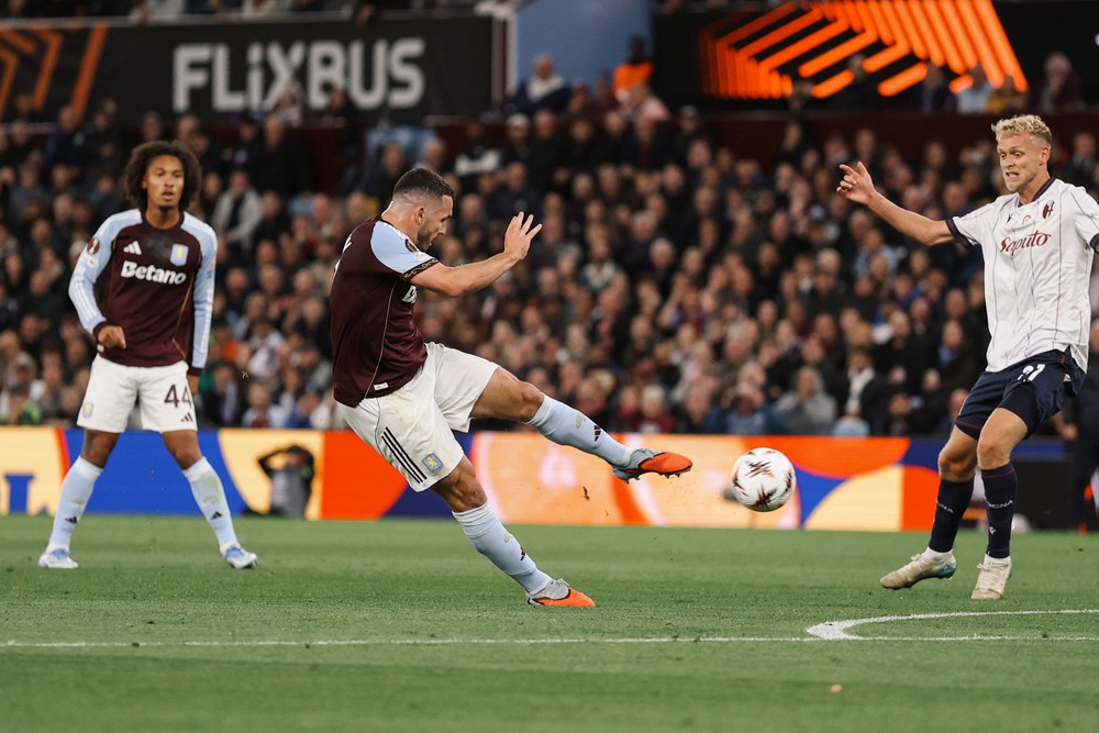 Kết quả Europa League: Đại diện Premier League thắng nhọc; cựu sao Arsenal đi vào lịch sử ở tuổi 38 - Ảnh 1.