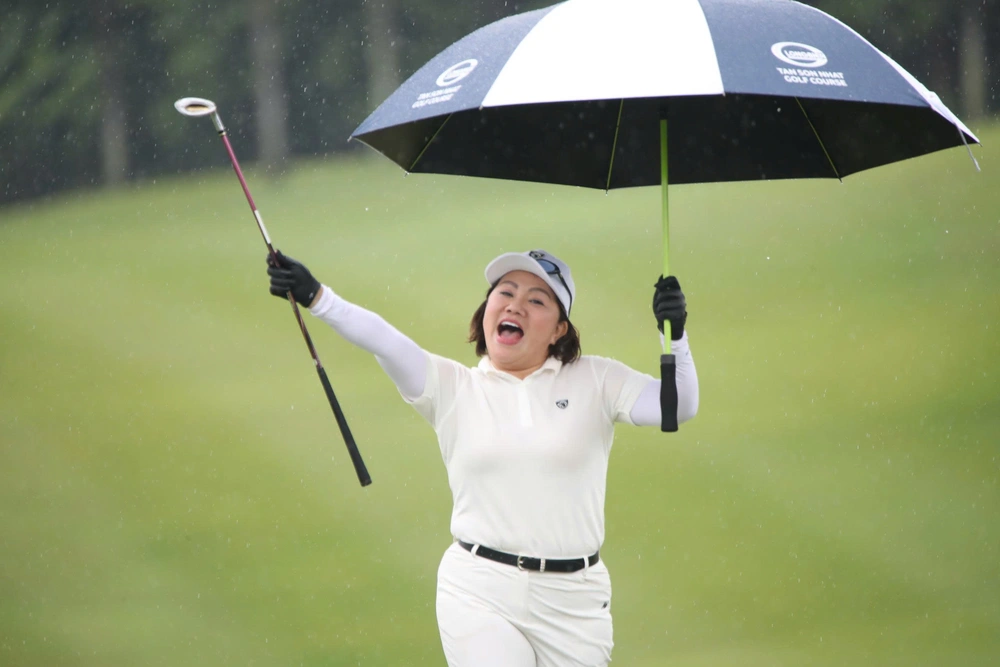 Ấn tượng golfer nữ xinh đẹp tô điểm cho thành công của Kohble Championship - Cúp Báo Thể thao & Văn hóa 2025 - Ảnh 3.