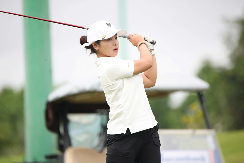 Ấn tượng golfer nữ xinh đẹp tô điểm cho thành công của Kohble Championship - Cúp Báo Thể thao & Văn hóa 2025 - Ảnh 1.