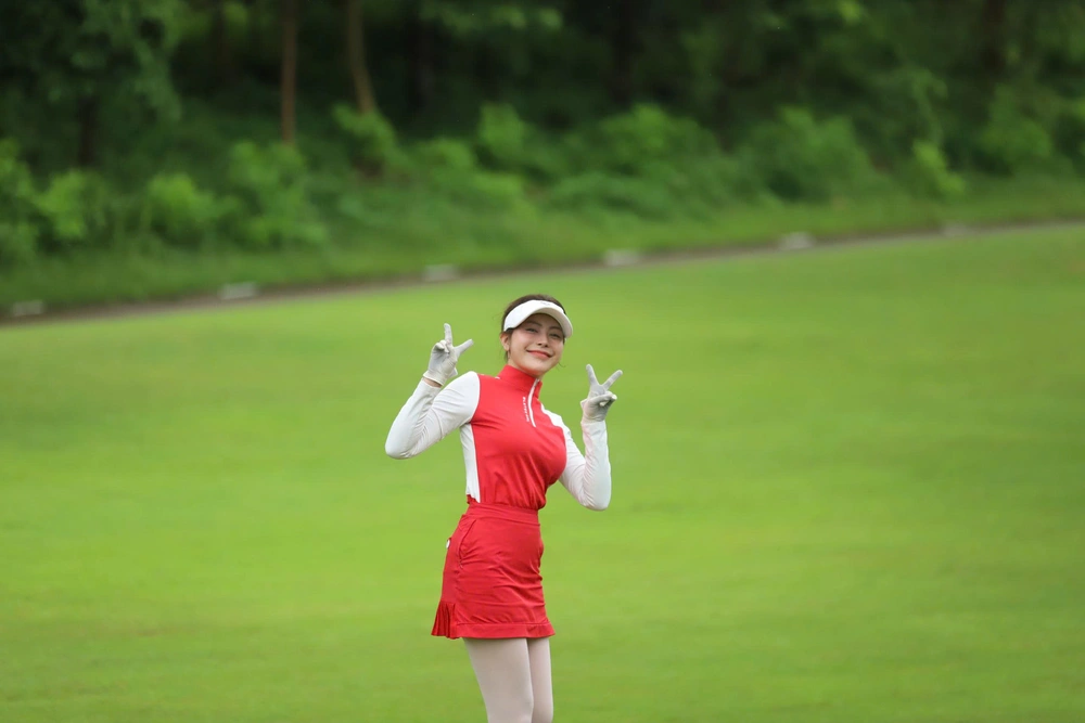Ấn tượng golfer nữ xinh đẹp tô điểm cho thành công của Kohble Championship - Cúp Báo Thể thao & Văn hóa 2025 - Ảnh 7.