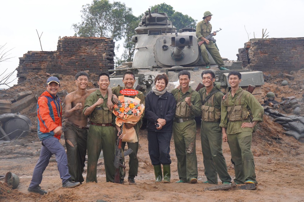 'Mưa đỏ' dừng chiếu rạp, đạo diễn Đặng Thái Huyền gửi lời tri ân khán giả - Ảnh 1.