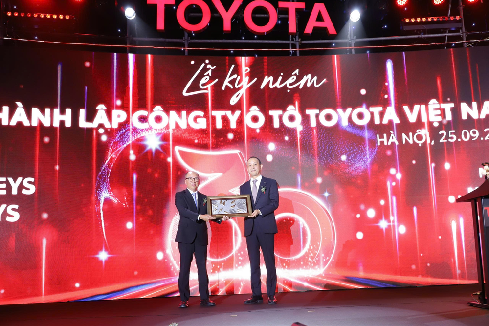 Những dấu ấn làm nên hành trình 30 năm rực rỡ của Toyota Việt Nam - Ảnh 1.