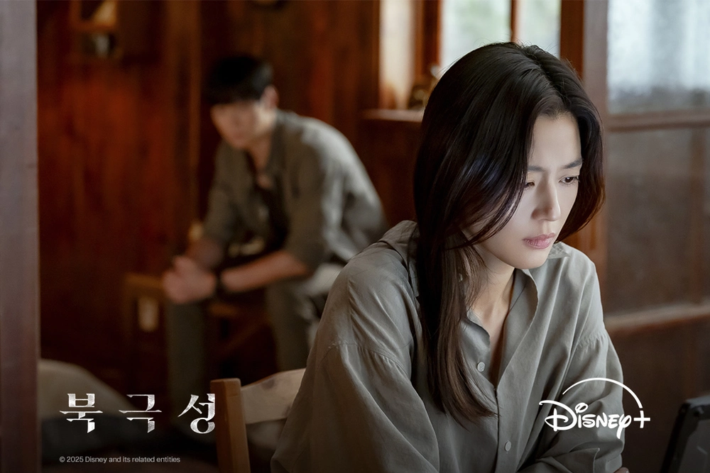 Vòng xoáy tranh cãi trong &quot;Tempest&quot; của Kang Dong Won và Jun Ji Hyun - Ảnh 4.