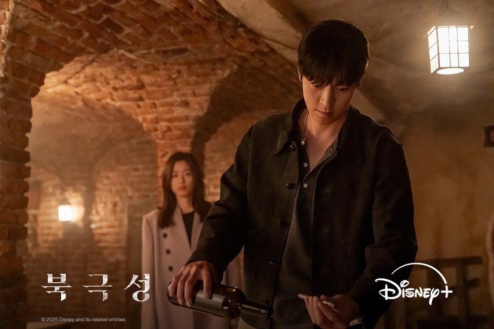 Vòng xoáy tranh cãi trong &quot;Tempest&quot; của Kang Dong Won và Jun Ji Hyun - Ảnh 5.