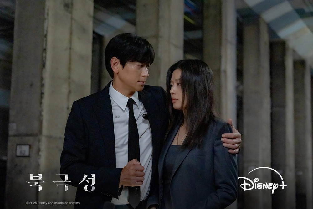 Vòng xoáy tranh cãi trong &quot;Tempest&quot; của Kang Dong Won và Jun Ji Hyun - Ảnh 7.