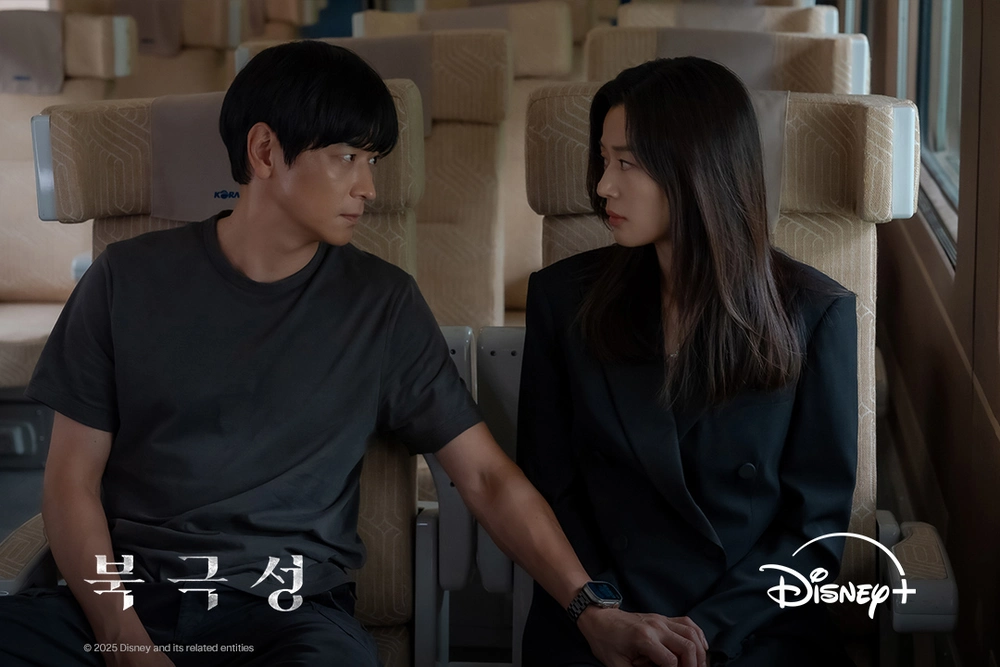 Vòng xoáy tranh cãi trong &quot;Tempest&quot; của Kang Dong Won và Jun Ji Hyun - Ảnh 3.