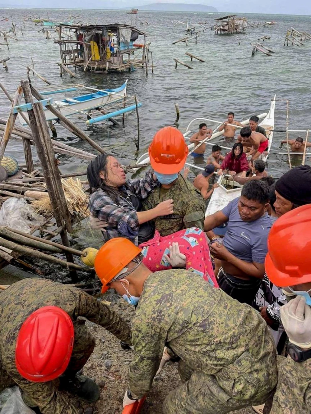 Ít nhất 4 người thiệt mạng khi bão Bualoi càn quét Philippines - Ảnh 1.