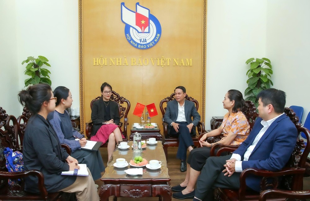 Hội Nhà báo Việt Nam tăng cường hợp tác với Tập đoàn Nhật báo Vân Nam - Ảnh 1.