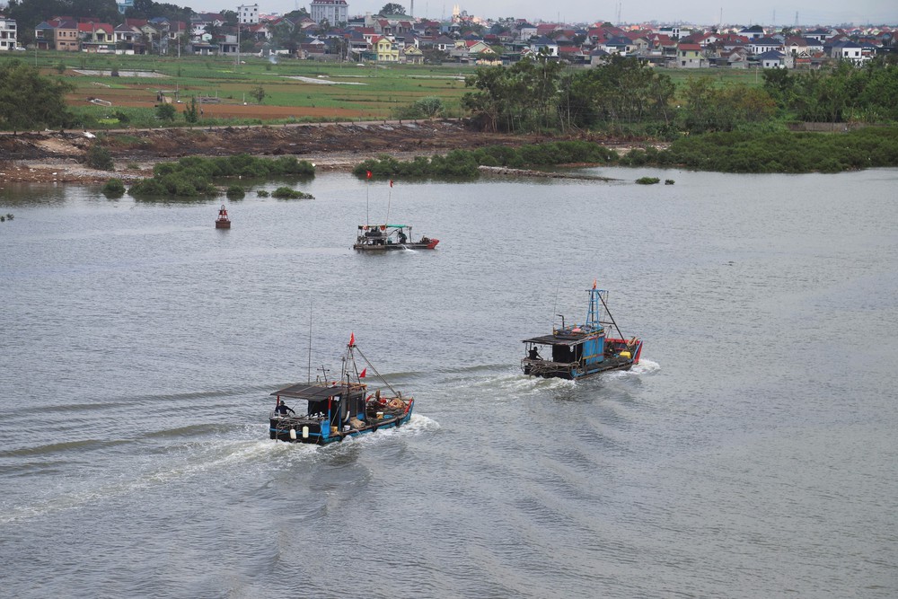 Nghệ An: Cấm các loại tàu thuyền ra khơi từ 5 giờ ngày 27/9 - Ảnh 1.