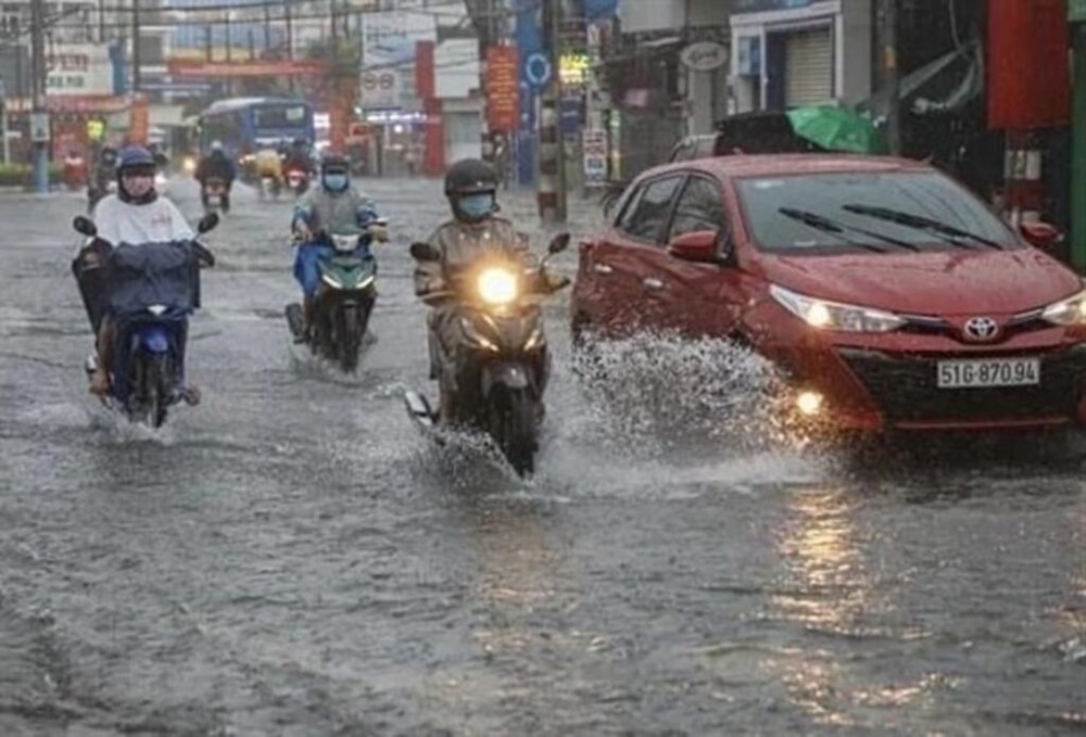 Thời tiết đêm 27/9: Nguy cơ ngập sâu do ảnh hưởng của bão ở khu vực từ Thanh Hóa đến Hà Tĩnh - Ảnh 2.