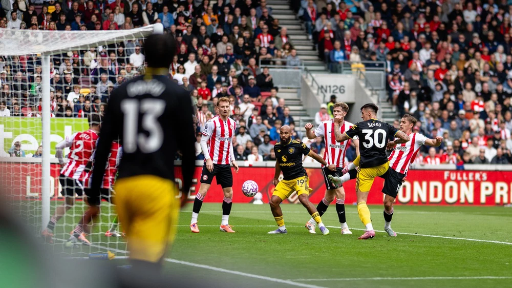 MU nhận thất bại thảm hại trước Brentford - Ảnh 4.