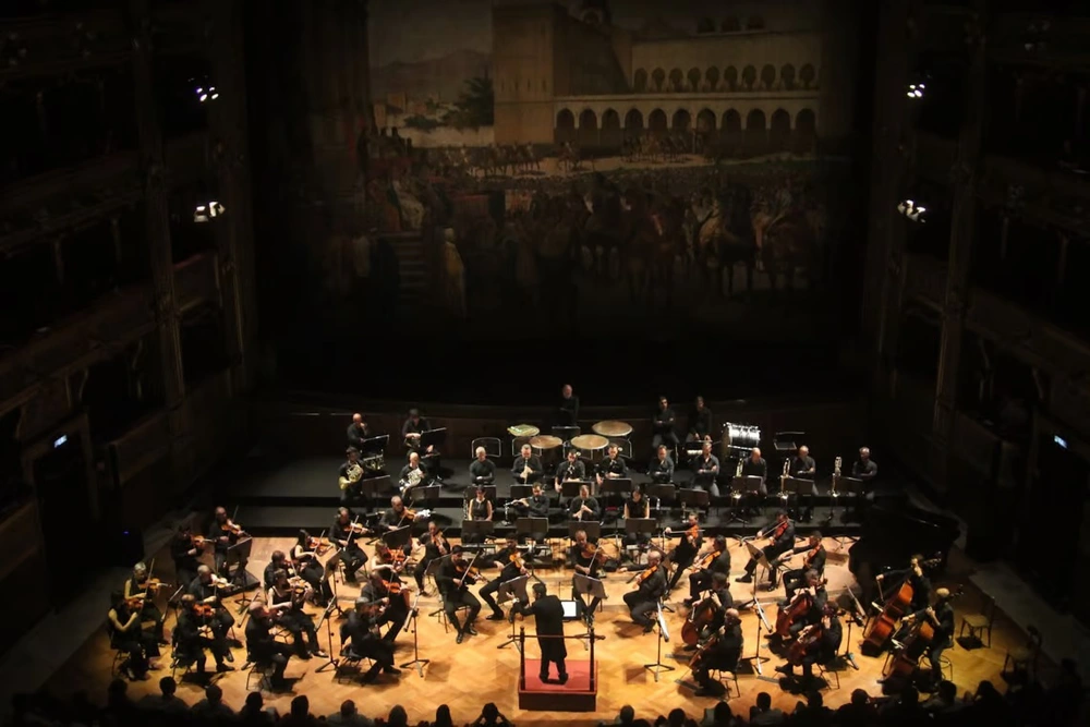 Các nghệ sĩ Dàn nhạc Teatro Massimo Italy lần đầu biểu diễn tại Việt Nam - Ảnh 1.