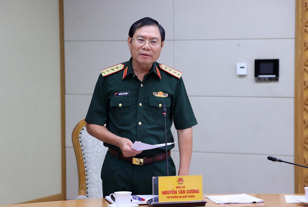 Phó Thủ tướng Trần Hồng Hà họp triển khai ứng phó với cơn bão số 10 - Ảnh 4.