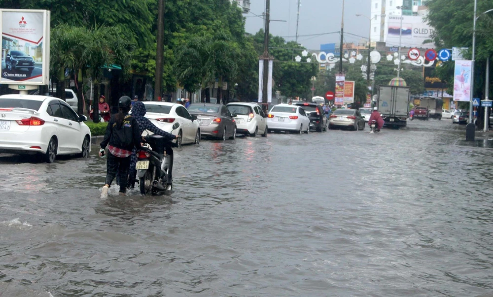 Thanh Hóa cho học sinh nghỉ học ngày 29/9 để ứng phó bão số 10 - Ảnh 1.