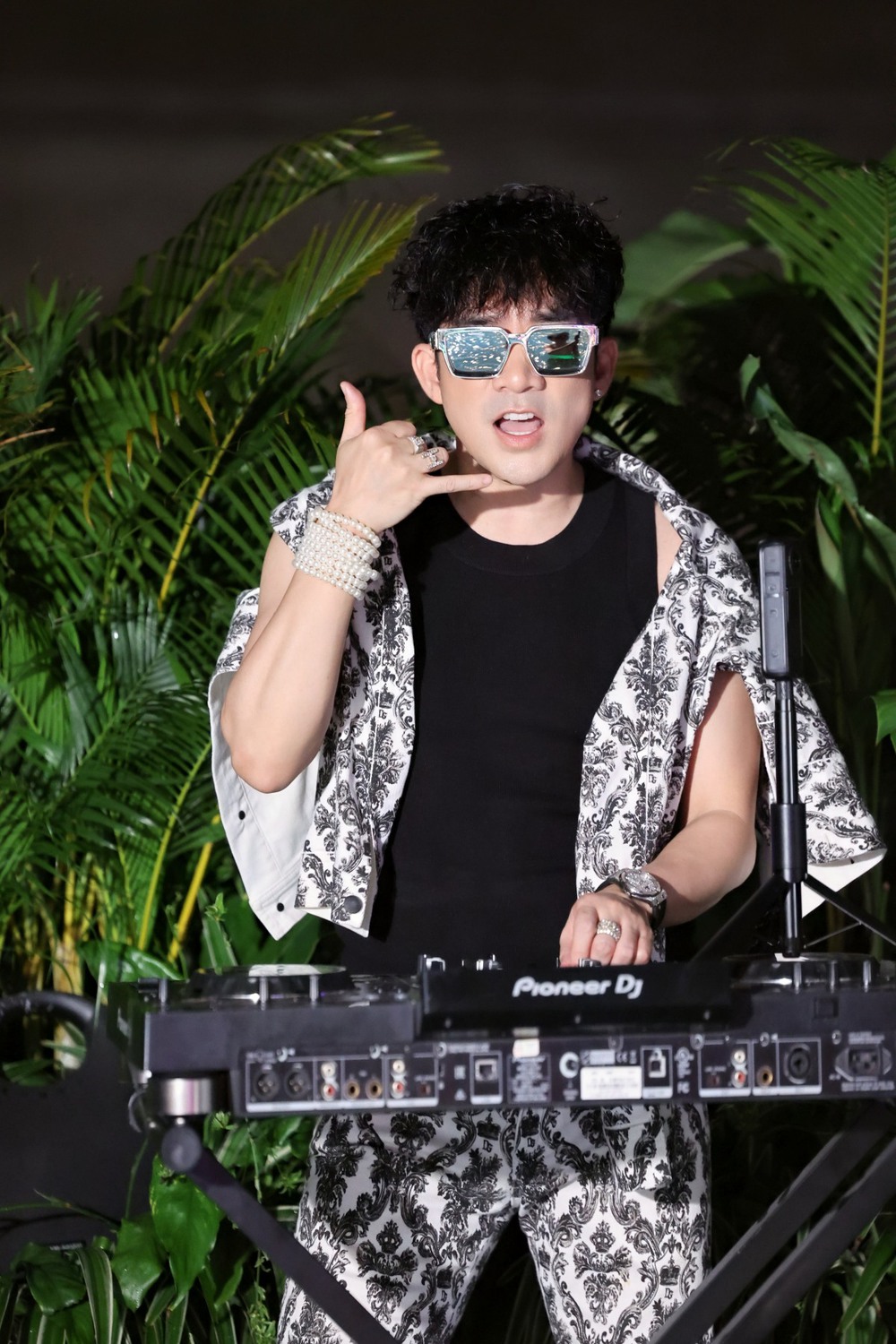 Quang Hà ra mắt MV để kỷ niệm 25 năm ca hát  - Ảnh 3.