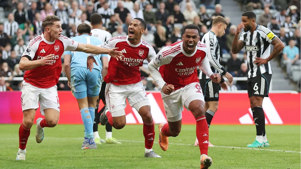 Arsenal ngược dòng ngoạn mục trước Newcastle - Ảnh 1.