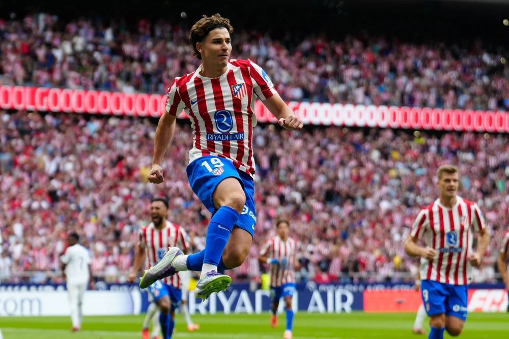 Atletico thắng lịch sử 5-2 trước Real Madrid: Julian Alvarez siêu hạng - Ảnh 1.
