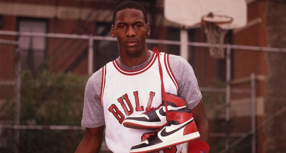 Huyền thoại Michael Jordan: Bản hợp đồng nhiều tỉ đô vượt thời gian - Ảnh 1.