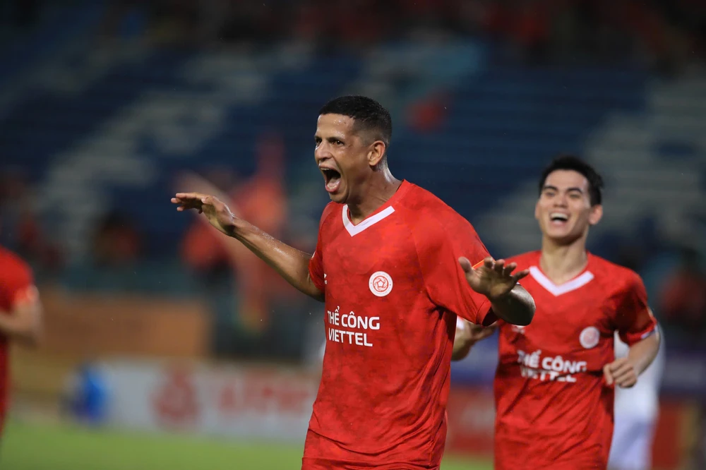 Thể Công Viettel đánh bại Hà Tĩnh ở vòng 5 V-League. Ảnh: Hoàng Linh