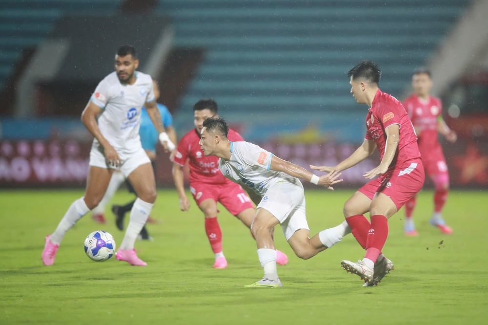 Vòng 5 LP Bank V-League 2025/26: “Nhà Vua” thất thế, trật tự V-League phân hóa - Ảnh 1.