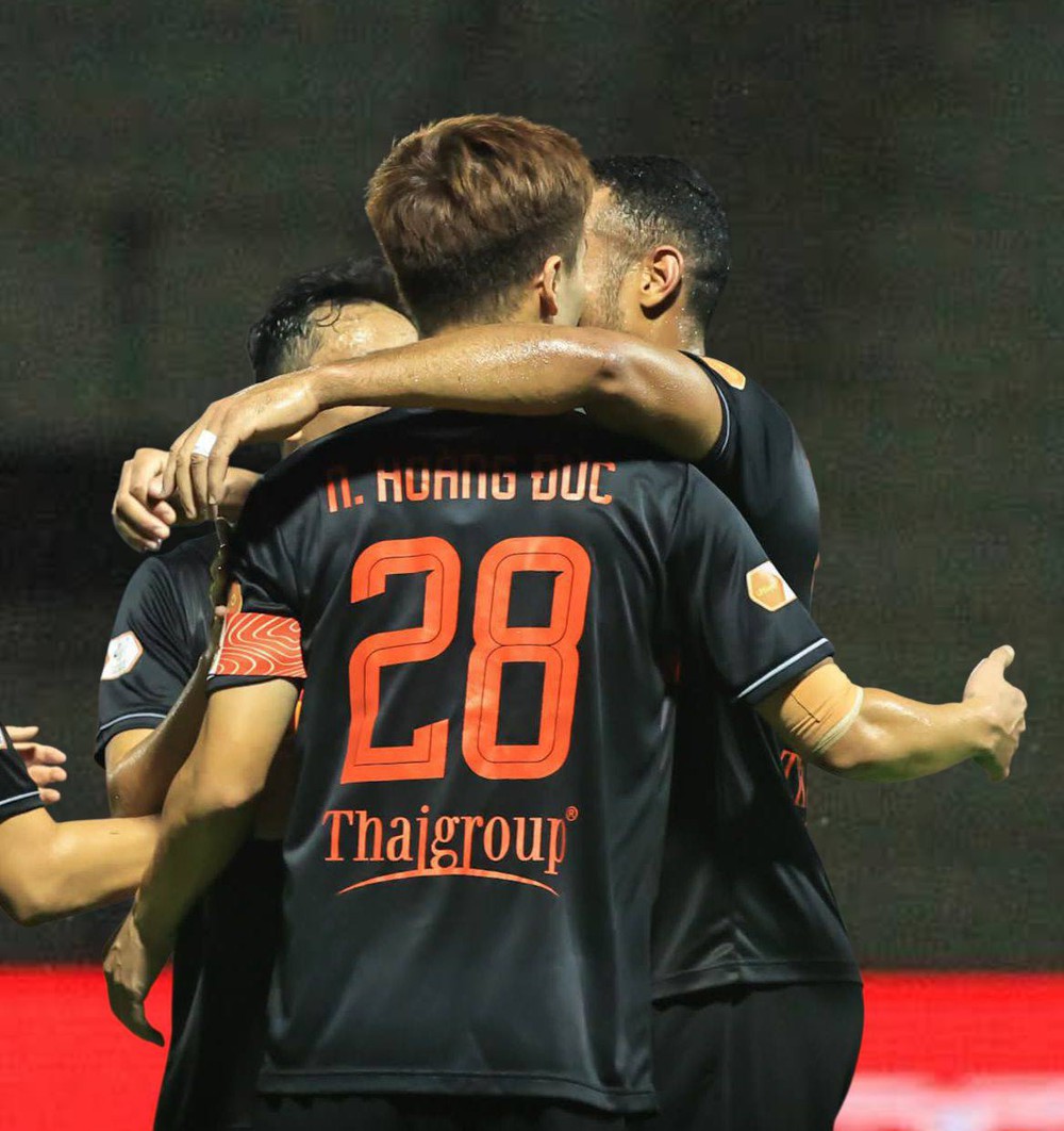 Ninh Bình FC đứt mạch toàn thắng nhưng vẫn bất bại sau 5 vòng V-League sau trận hòa 2-2 với chủ nhà Hải Phòng