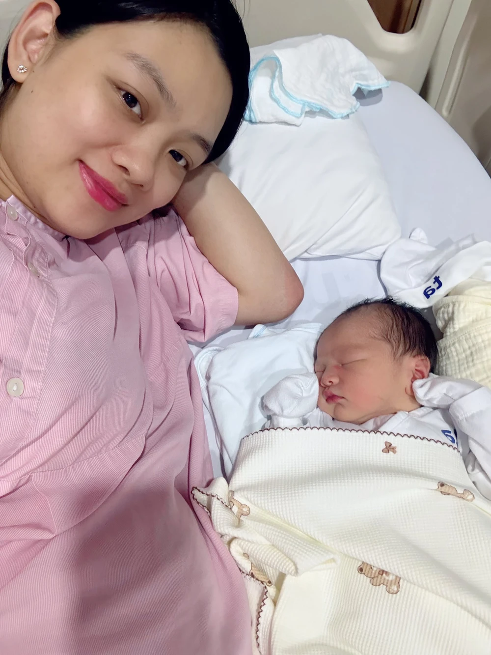 Tin nóng thể thao sáng 28/9: Hoa khôi bóng chuyền Việt Nam chính thức làm mẹ; Cựu sao MU lập kỳ tích - Ảnh 1.