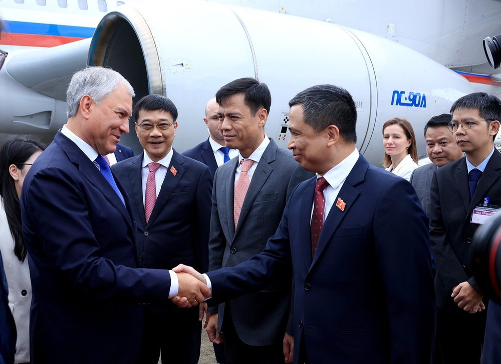 Chủ tịch Đuma Quốc gia Quốc hội Liên bang Nga đến Hà Nội, bắt đầu thăm chính thức tới Việt Nam - Ảnh 3.