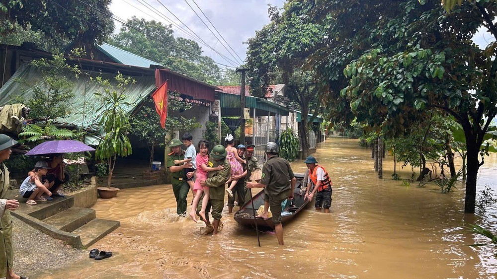 Công điện của Thủ tướng về tập trung ứng phó, khắc phục hậu quả bão số 10 và mưa lũ sau bão - Ảnh 1.
