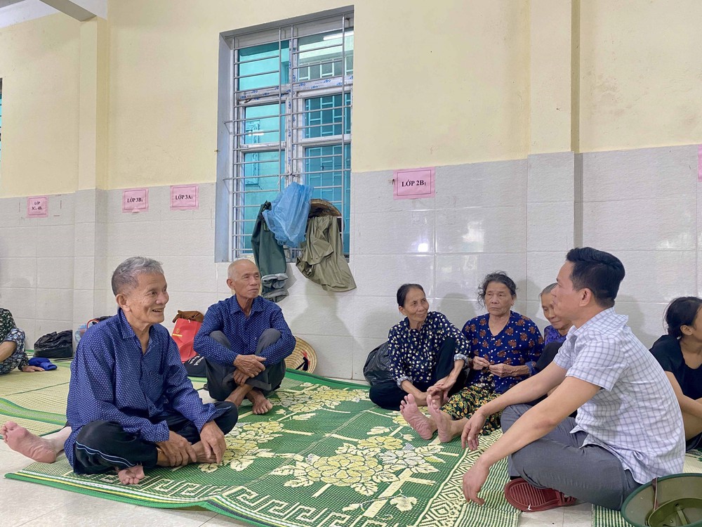 Hà Tĩnh sơ tán gần 15 nghìn người dân đến nơi an toàn trước bão số 10 - Ảnh 6.