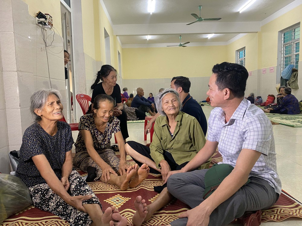 Hà Tĩnh sơ tán gần 15 nghìn người dân đến nơi an toàn trước bão số 10 - Ảnh 7.