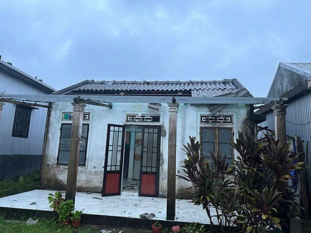 Dự báo 19 giờ ngày 28/9, bão trên vùng biển Nghệ An - Quảng Trị - Ảnh 2.