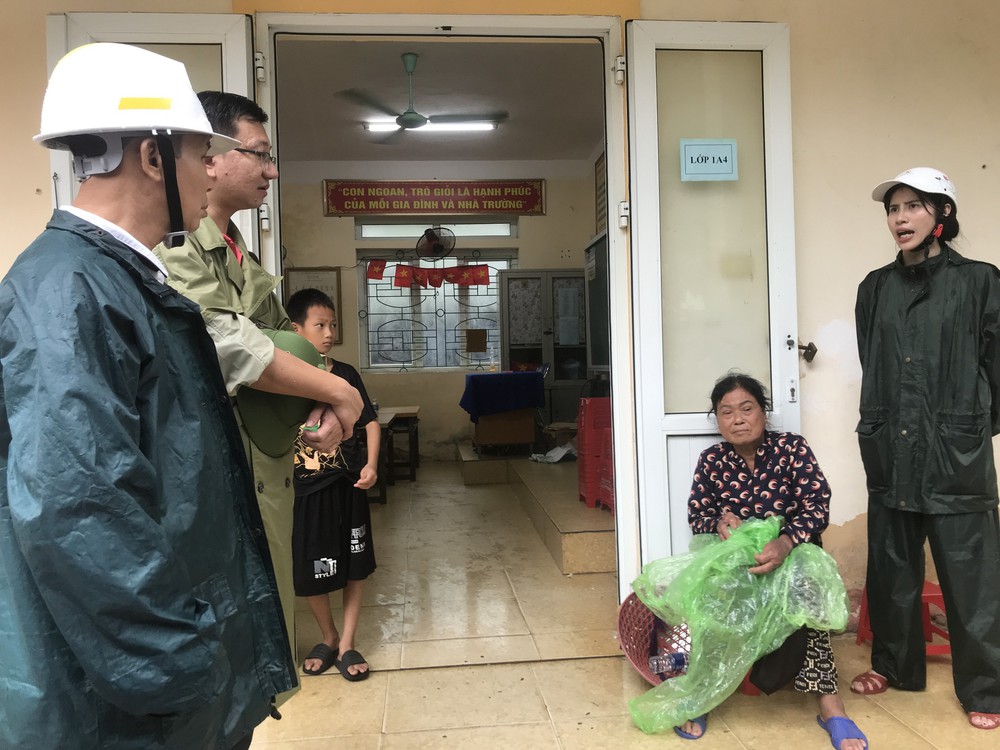 Ứng phó bão số 10: Nghệ An di dời hàng trăm hộ dân - Ảnh 1.