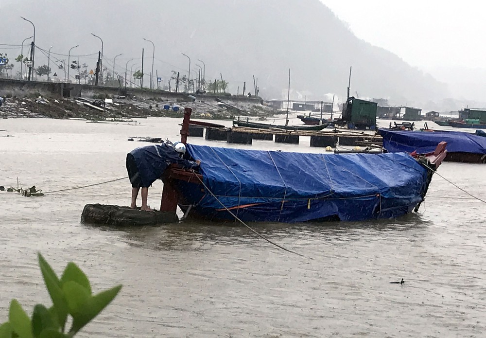 Ứng phó bão số 10: Nghệ An di dời hàng trăm hộ dân - Ảnh 5.