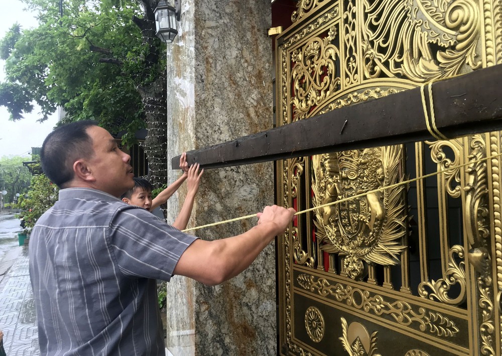 Ứng phó bão số 10: Nghệ An di dời hàng trăm hộ dân - Ảnh 4.