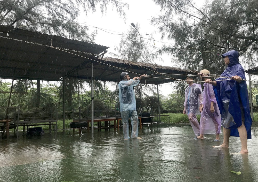 Ứng phó bão số 10: Nghệ An di dời hàng trăm hộ dân - Ảnh 3.