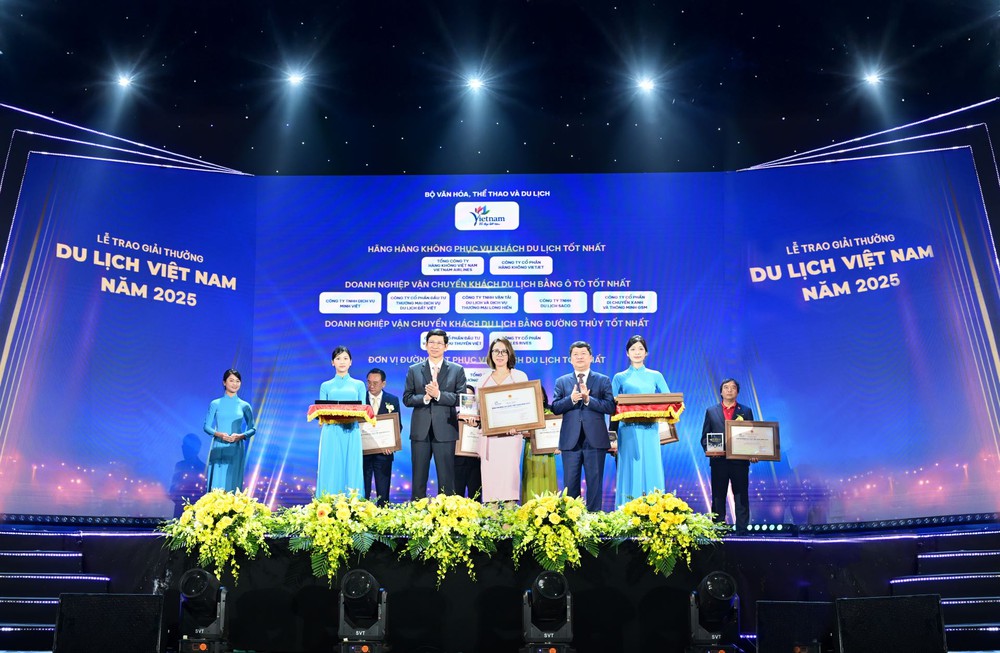 Xanh SM là &quot;Doanh nghiệp kinh doanh vận chuyển khách du lịch bằng ô tô tốt nhất&quot; - Ảnh 1.