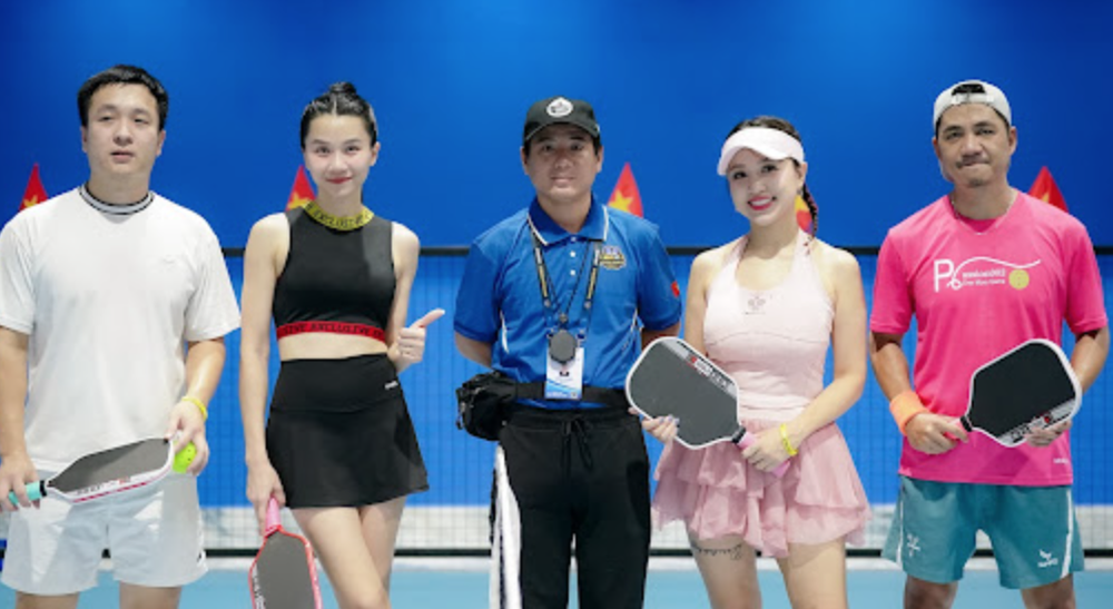 Hai ngôi sao gốc Việt hàng đầu châu Á cùng dàn sao showbiz Việt khuấy động Pickleball Clinic Rally Cup 2025 - Ảnh 3.