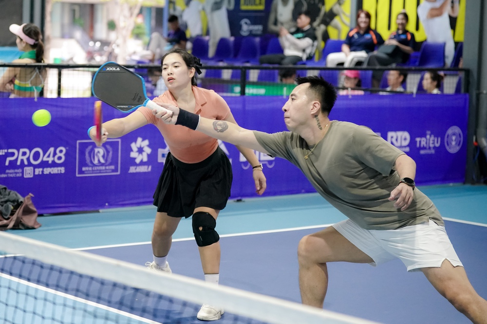 Hai ngôi sao gốc Việt hàng đầu châu Á cùng dàn sao showbiz Việt khuấy động Pickleball Clinic Rally Cup 2025 - Ảnh 4.