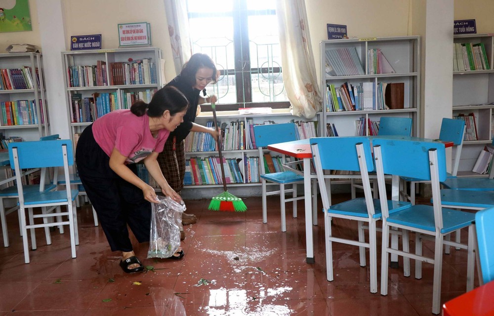 Hà Tĩnh: Các trường học dọn dẹp vệ sinh sau bão - Ảnh 3.