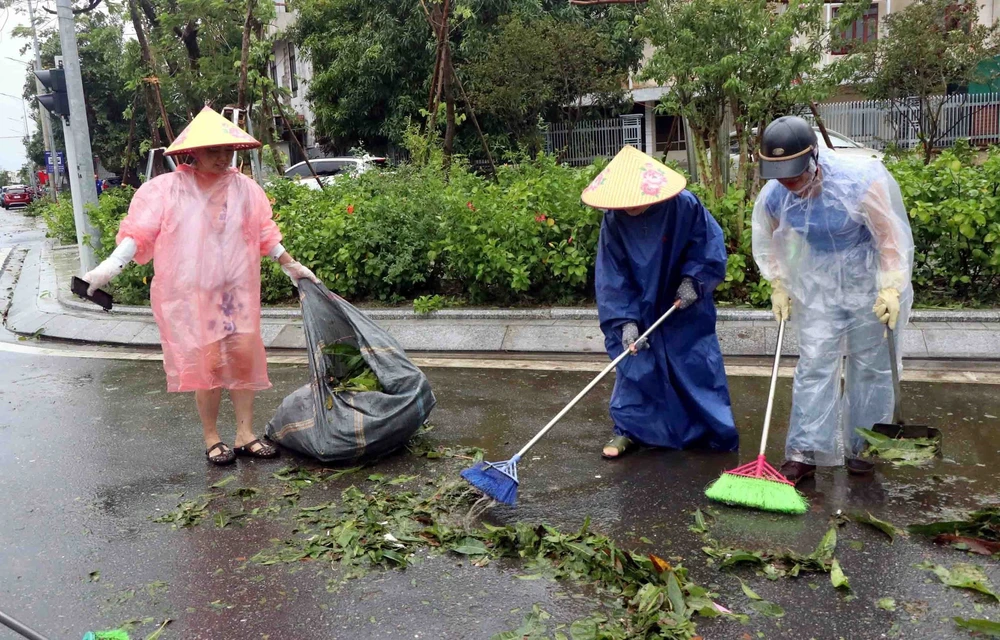 Bão số 10 đổ bộ vào ban đêm gây thiệt hại nặng nề cho người dân Hà Tĩnh - Ảnh 20.